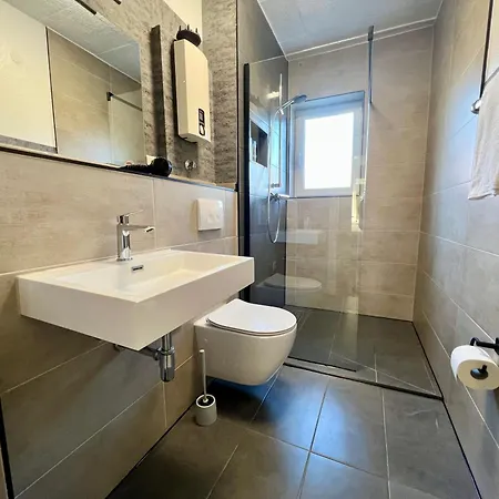 Διαμέρισμα Primetime Fuer 4 Mit Kueche, Wifi Und Parkplatz