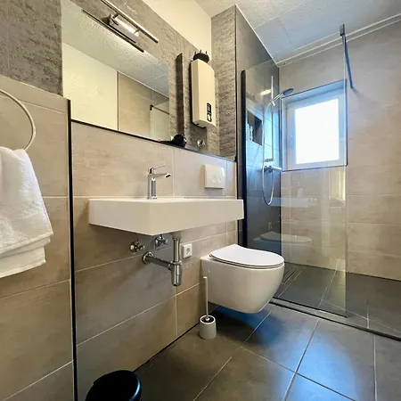 Διαμέρισμα Primetime Fuer 4 Mit Kueche, Wifi Und Parkplatz